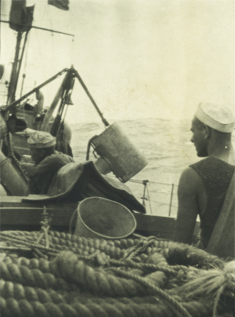 SC 93 showing depth charges tied to the crane